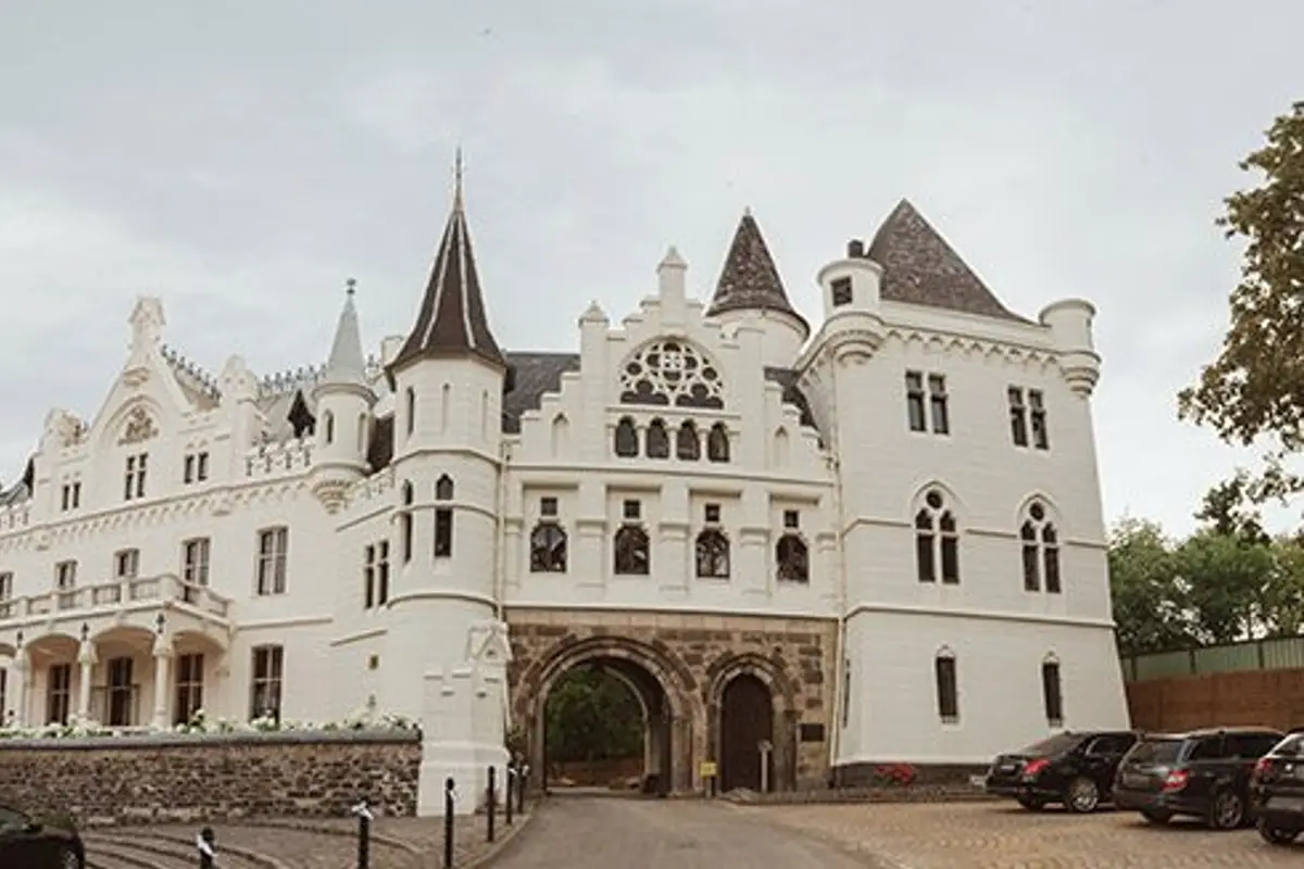 Schlosshotel Kommende Ramersdorf — wedding venue in Bonn, Germany
