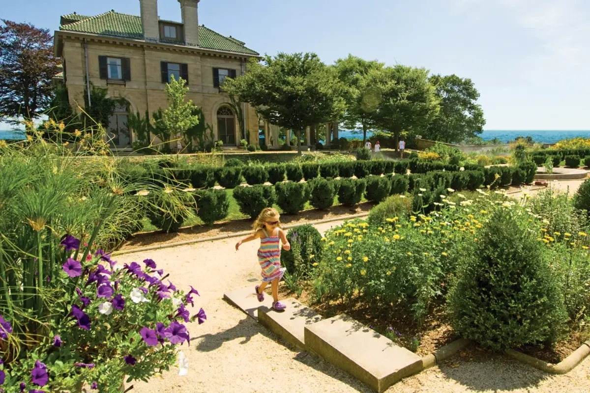 Eolia Mansion at Harkness Memorial State Park — wedding venue in Connecticut