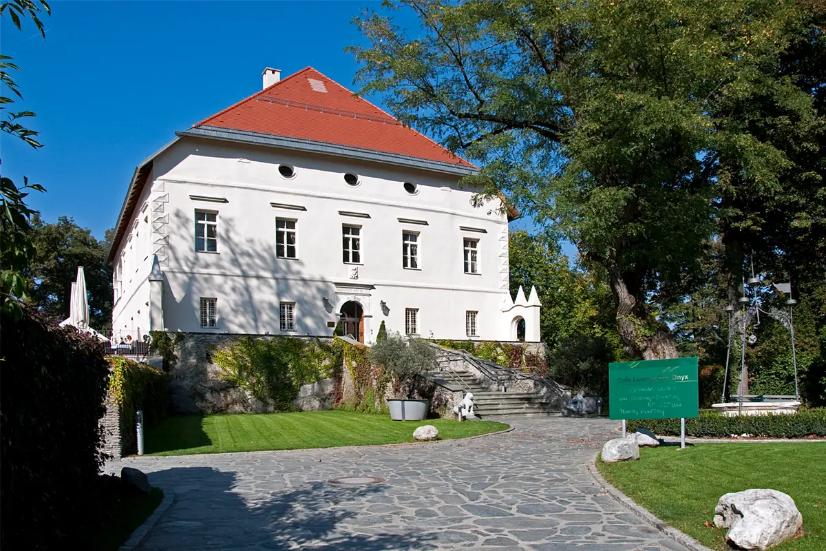Schloss Maria Loretto — wedding venue in Klagenfurt, Austria
