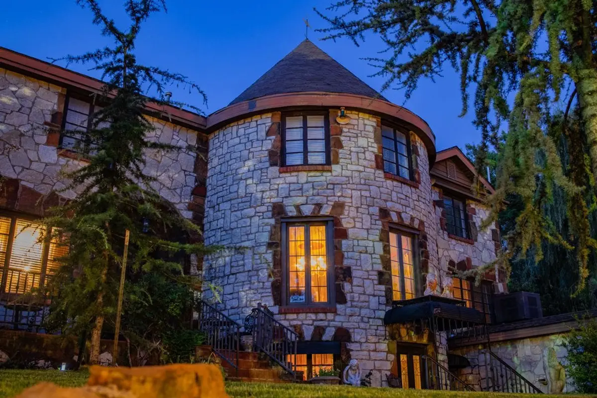 Castle Falls — wedding venue in Oklahoma City, Oklahoma