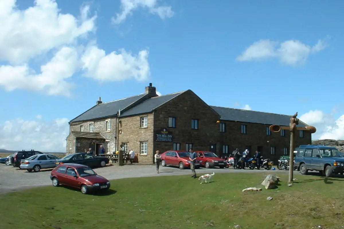 Tan Hill Inn — wedding venue in The Yorkshire Dales, England