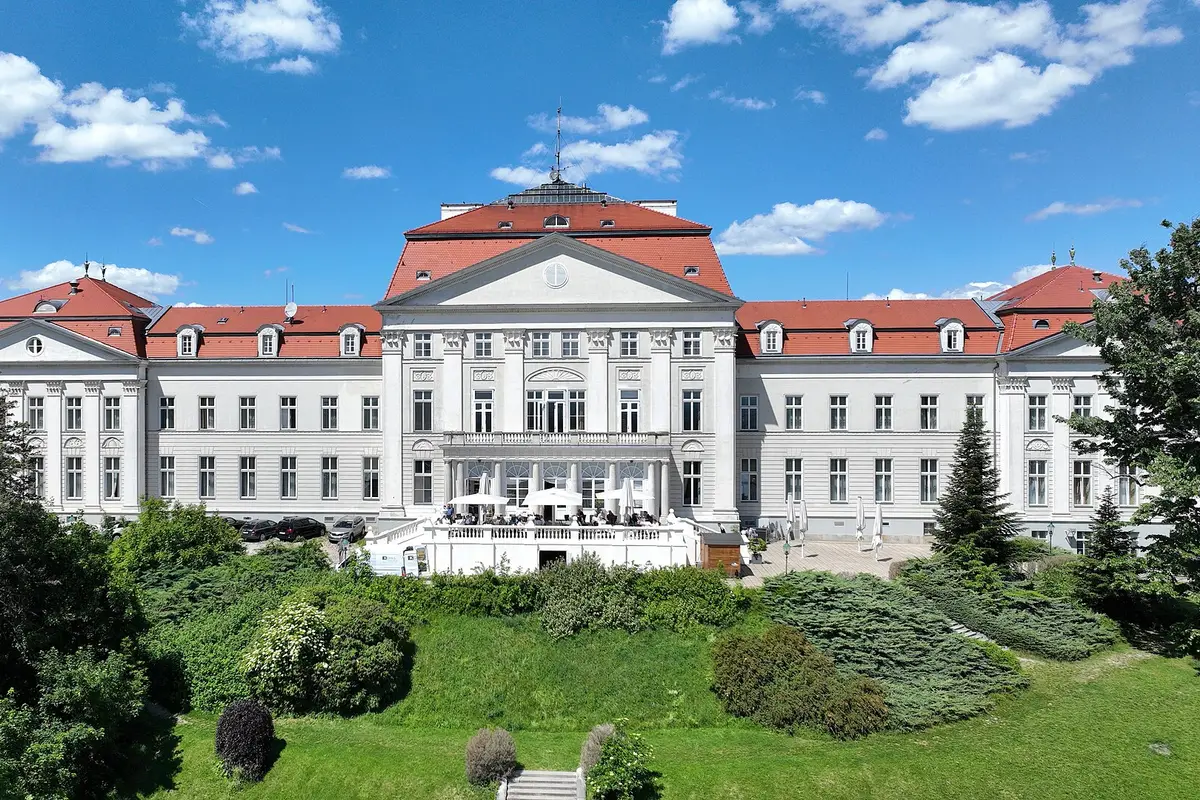 Hotel Schloss Wilhelminenberg — wedding venue in Vienna, Austria